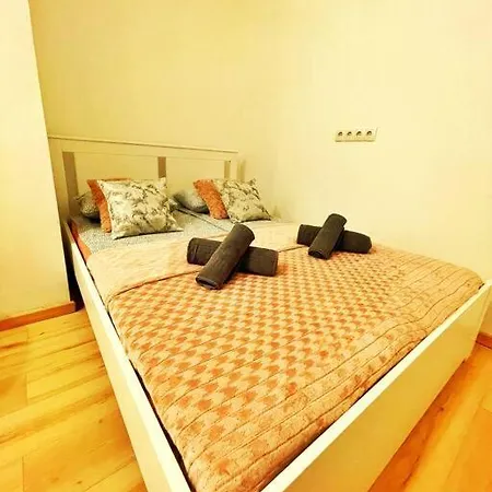 Studio Flat *